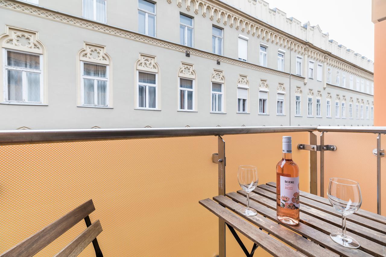 Swu Broadway Villa Budapest Eksteriør billede